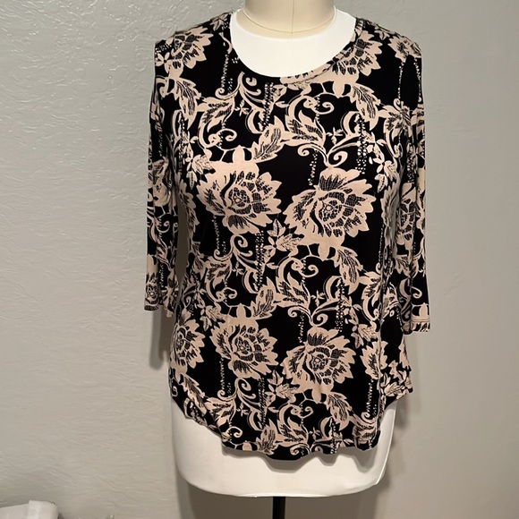 JM Collection | Florals and Flourishes Black and Tan Top - Picture 3 of 10